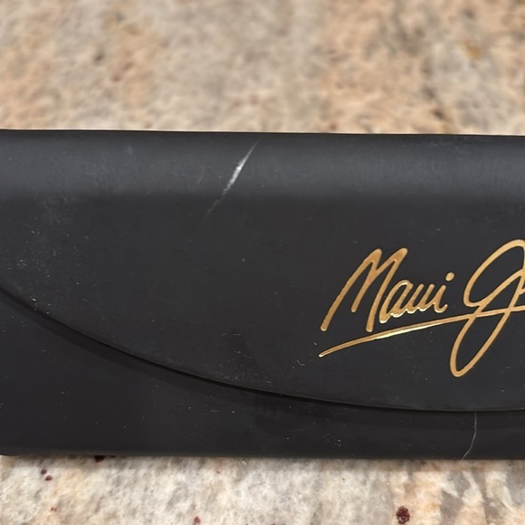 Maui Jim sunglasses soft shell case. Only case no glasses - Picture 2 of 6